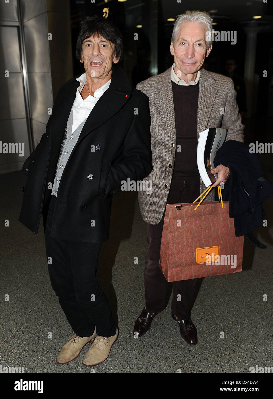 Ronnie Wood Charlie Watts The Rolling Stones Kommen Am Bahnhof Kings Cross Ohne Frontmann Mick Jagger London England 17 10 12 Featuring Ronnie Wood Charlie Watts Wo London Vereinigtes Konigreich Bei 17 Oktober 2012 Stockfotografie Alamy