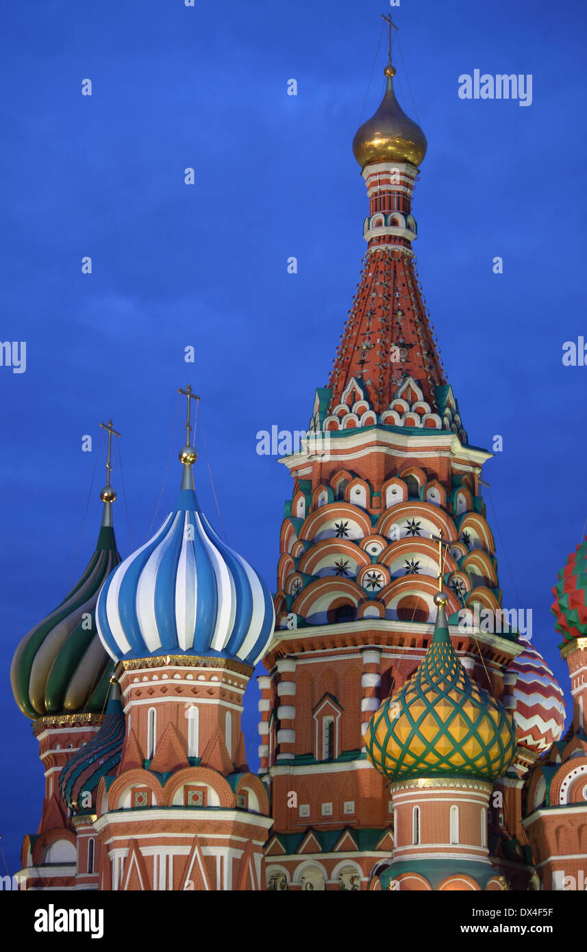St. Basil Cathedral bei Nacht in Moskau, Russland Stockfoto