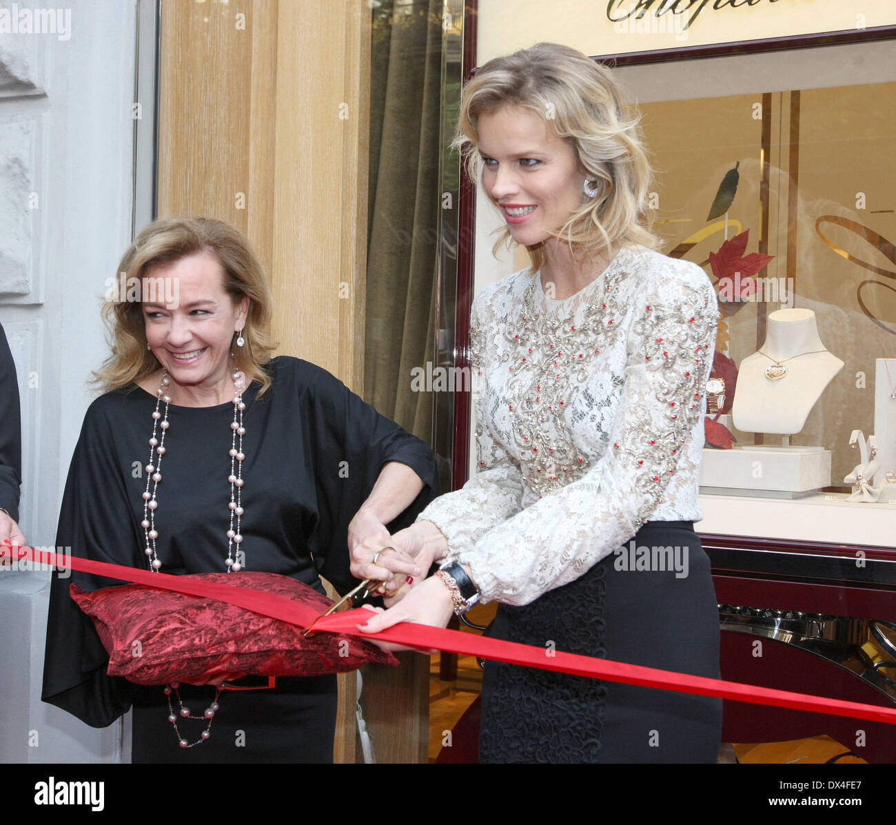 Caroline Gruosi Scheufele und Eva Herzigova besucht die offizielle Eröffnung des neuen Chopard speichern Featuring: Caroline Gruosi Sc Stockfoto