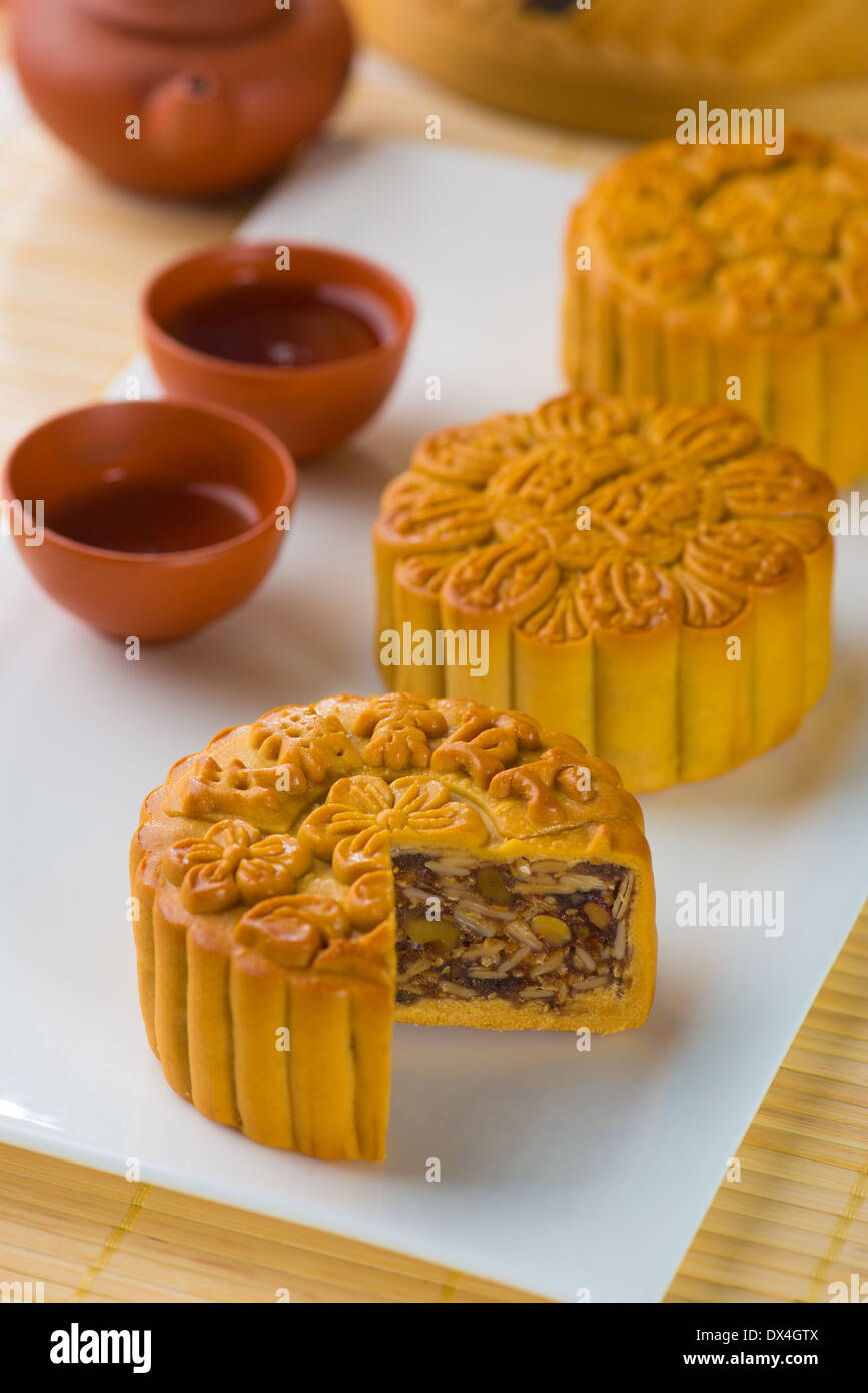 Mooncake und Tee, chinesische Mitte Herbst Festival Essen. Stockfoto