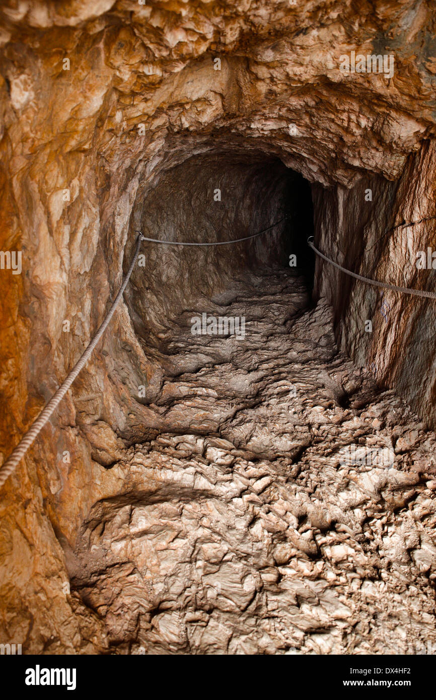 Unterirdischen Tunnel in Calpe Rock oder Penon de Ifach. Stockfoto