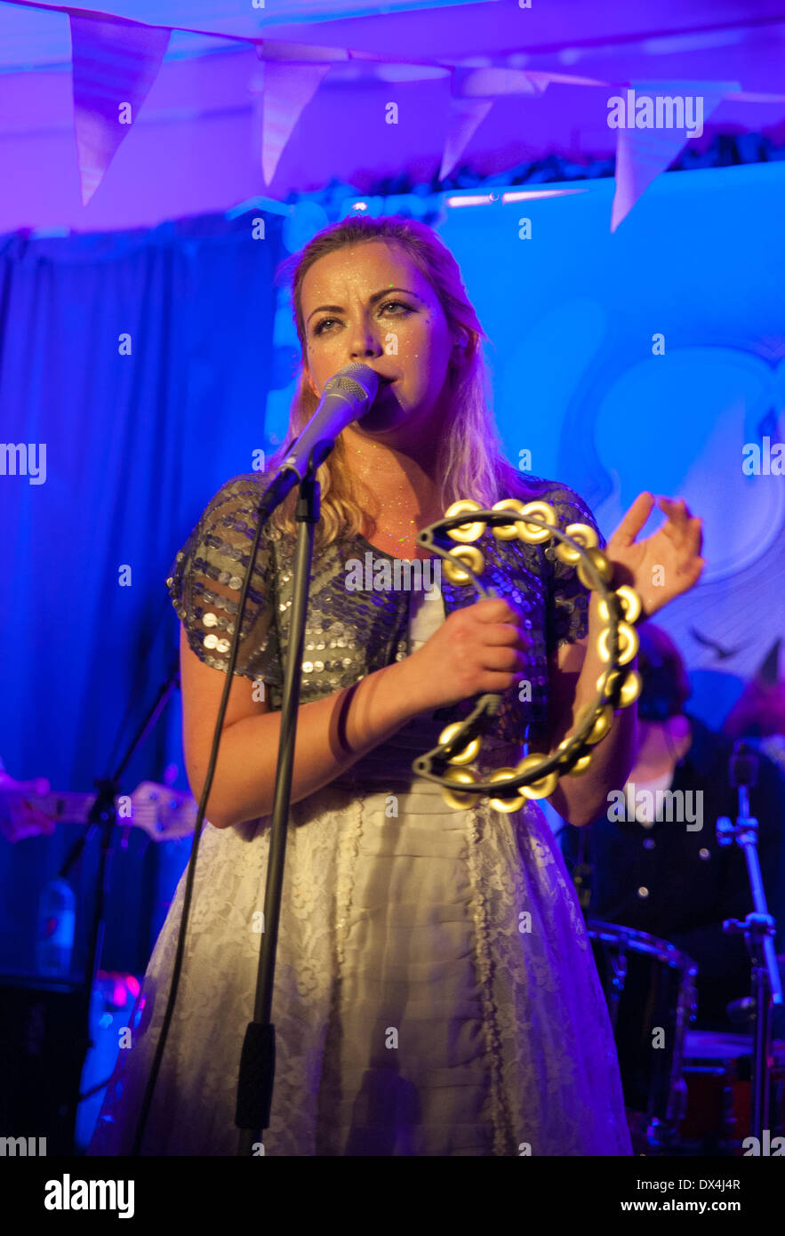 Charlotte Church Durchführung bei Dempseys während SWN Festival 2012 - Day One Cardiff, Wales - 18.10.12 Featuring: Charlotte Churc Stockfoto