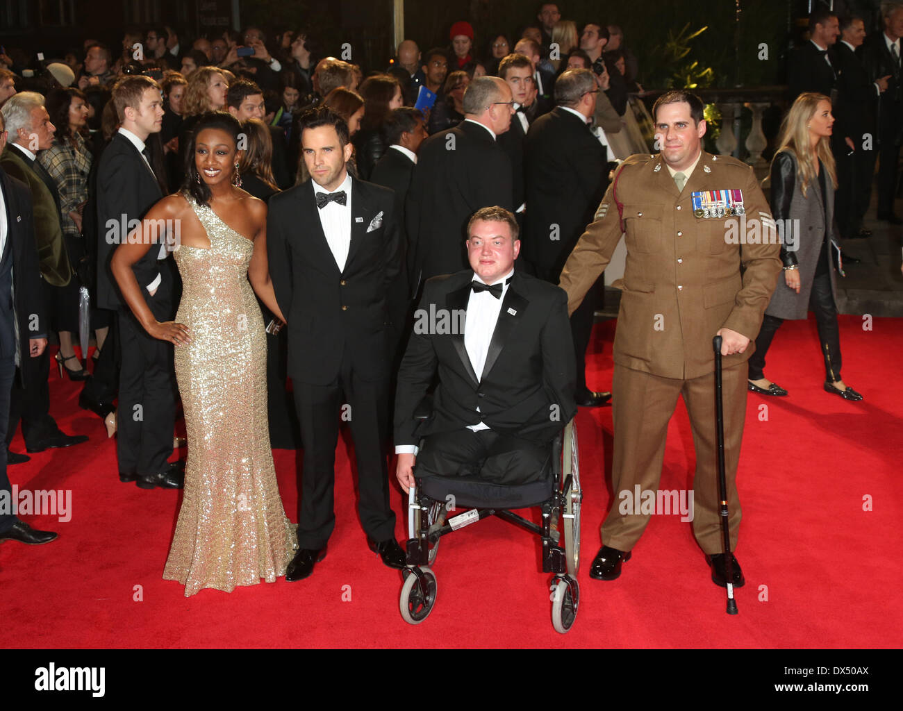 Beverley Knight, mit Ehemann Ehemann James O'Keefe und Veteranen James Bond "Skyfall" Welt-Premiere in der Royal Albert Hall - Ankünfte London, England - 23.10.12 wo: London, Vereinigtes Königreich bei: 23. Oktober 2012 Stockfoto