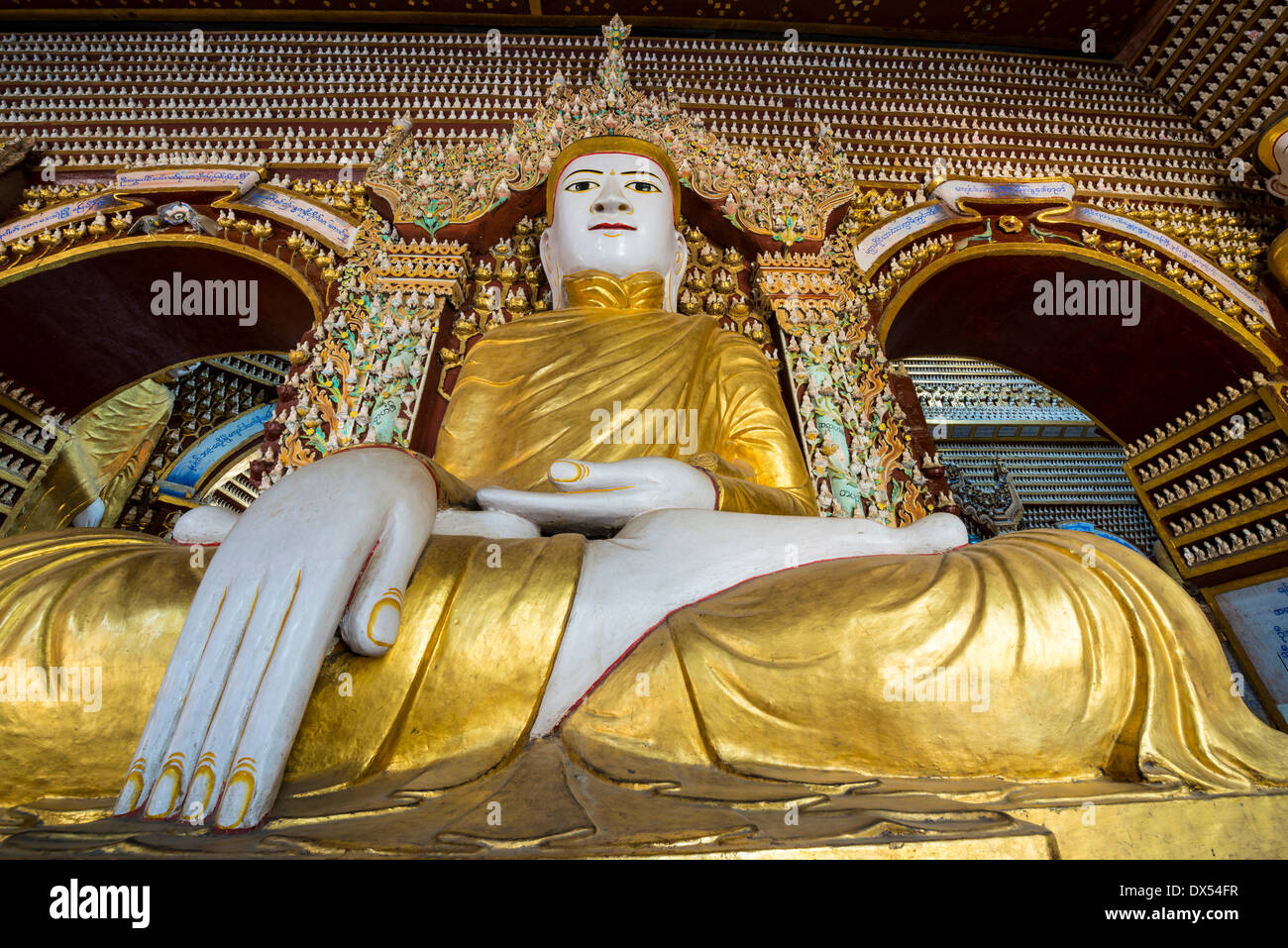 Sitzende Buddha-Statue, Mohnyin Thanboddhay oder Thanbuddhei Pagode oder Paya, Monywa, Sagaing Division, Myanmar Stockfoto