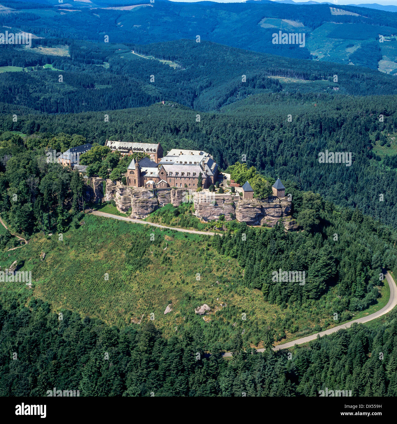 Luftaufnahme von Mont Sainte-Odile Kloster und Wallfahrtsort Elsass Frankreich Europa Stockfoto