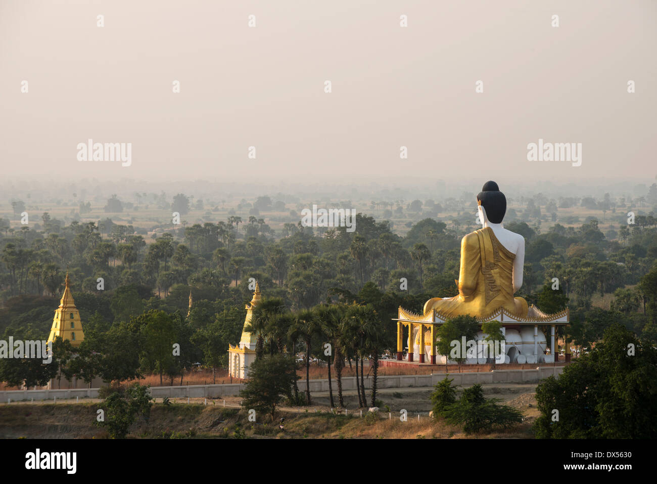 Sitzende Buddha-Statue, Maha Bodhi Ta Htaung, Monywa, Sagaing Region, Myanmar Stockfoto