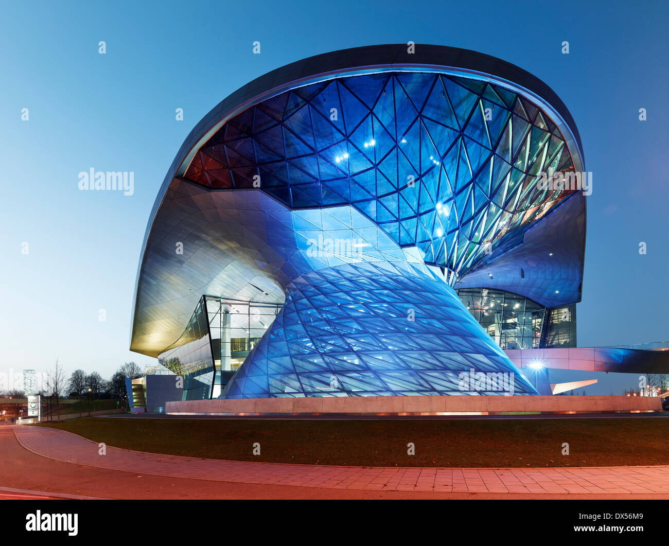 BMW-Welt in der Abenddämmerung, München, Upper Bavaria, Bavaria, Germany Stockfoto