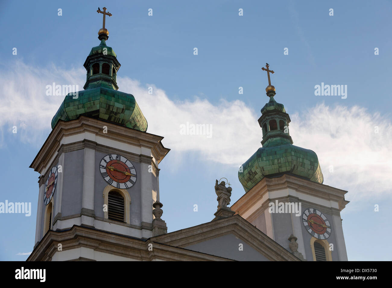 Zwei Zwiebeltürme der Stiftskirche Basilika von Waldsassen, Waldsassen, Bayern, Deutschland Stockfoto