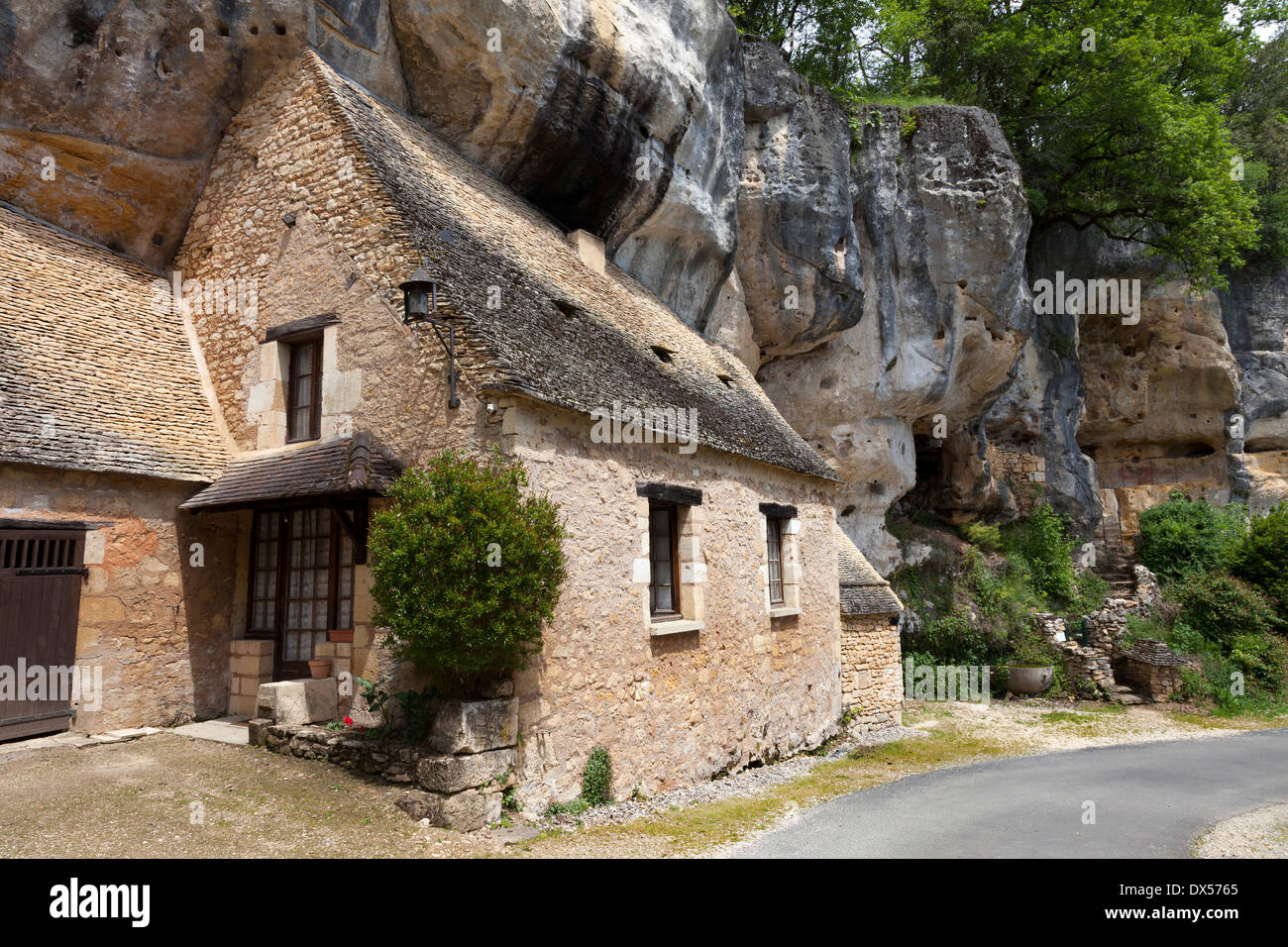 Gebäude am La Grotte du Sorcier, St Cirq Vézère-Tal Dordogne Region Frankreich Stockfoto