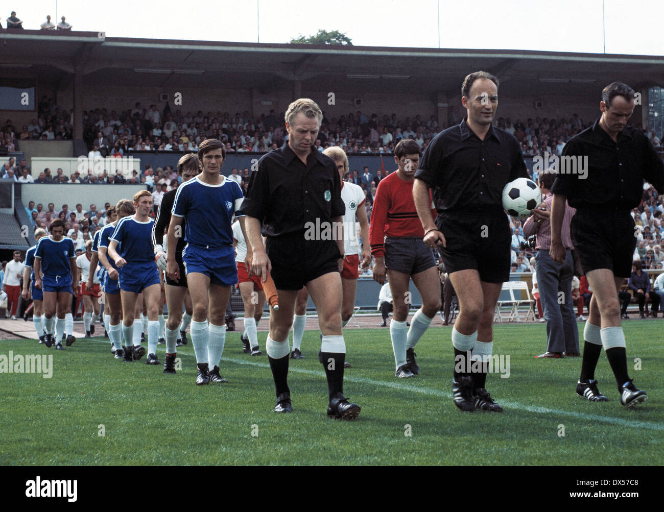 Fußball bundesliga 1971 Fotos und Bildmaterial in hoher Auflösung Alamy
