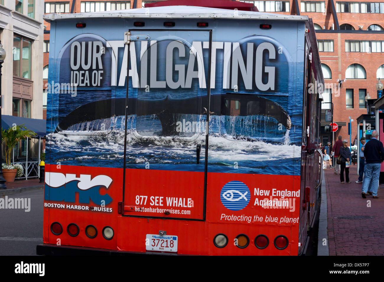 Anzeige auf der Rückseite eines Busses für das New England Aquarium, Boston, Massachusetts, USA Stockfoto