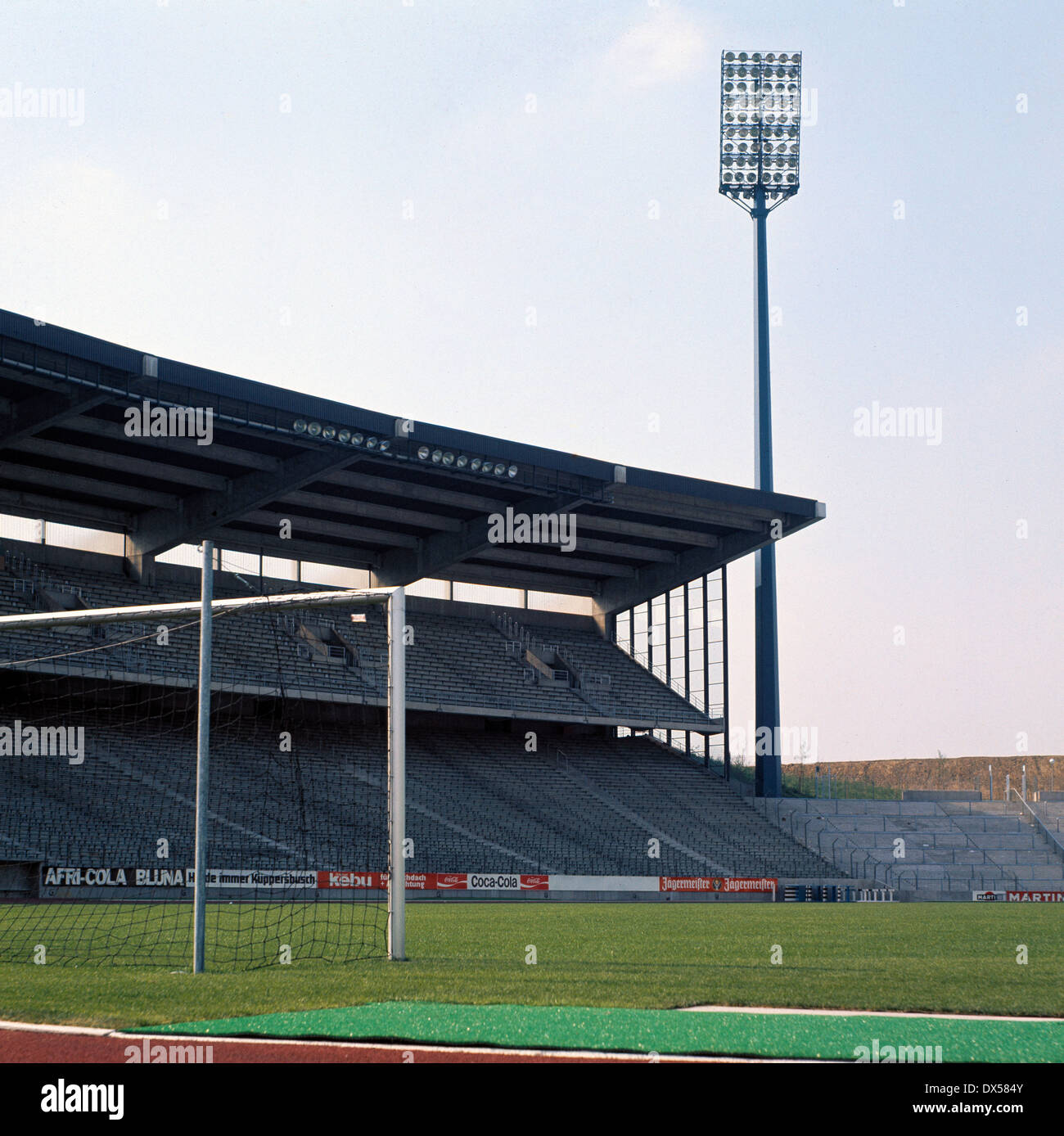 Fußball, Bundesliga, 1973/1974, Park Stadion Gelsenkirchen, Heimstadion des FC Schalke 04, leere, Stadion, Tribüne, Flut Lichtmast, geschätzt ERSTELLUNGSDATUM Datum Stockfoto