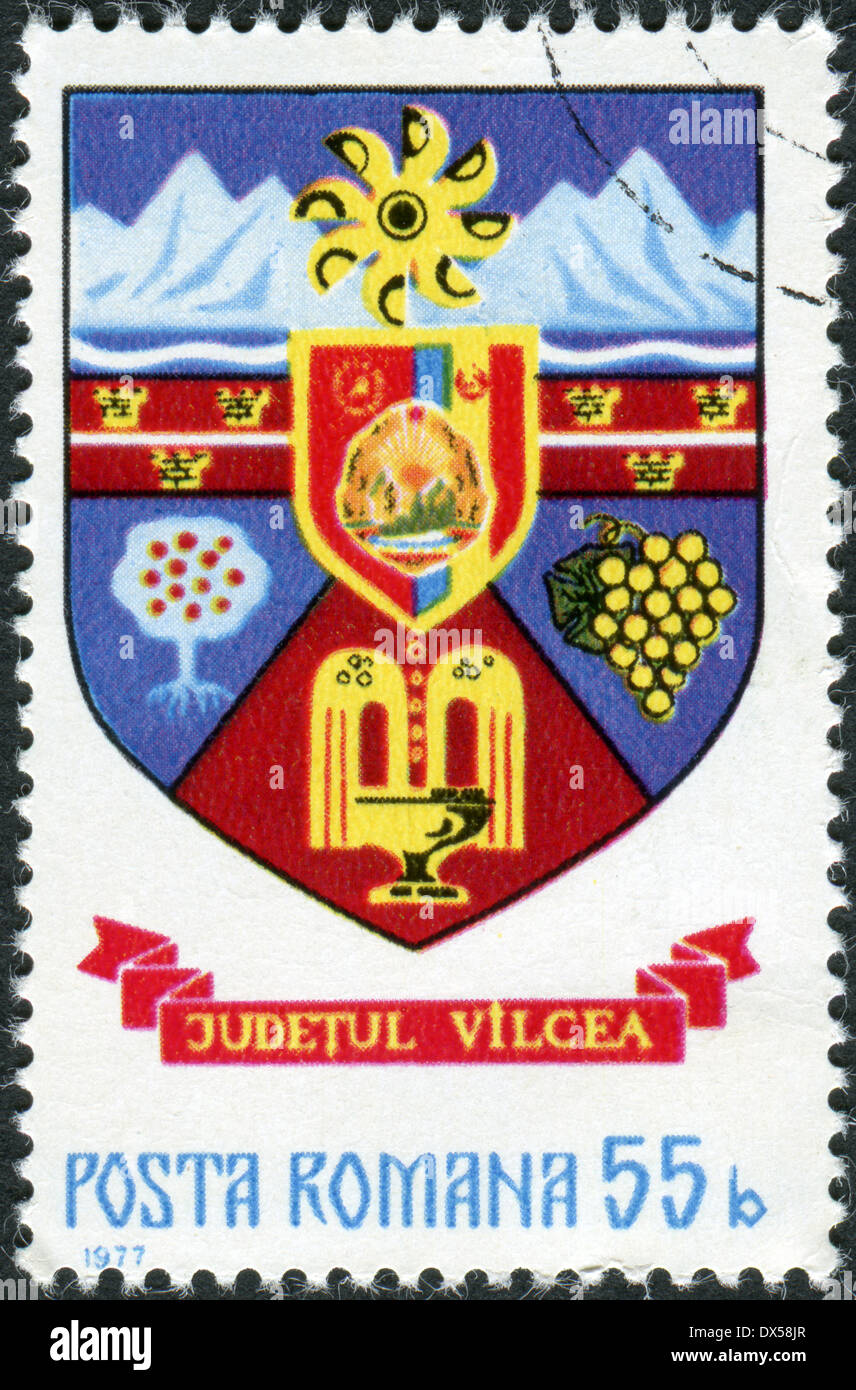Rumänien - CIRCA 1977: Briefmarke gedruckt in Rumänien zeigt Arme rumänische Grafschaften - Vilcea, circa 1977 Stockfoto