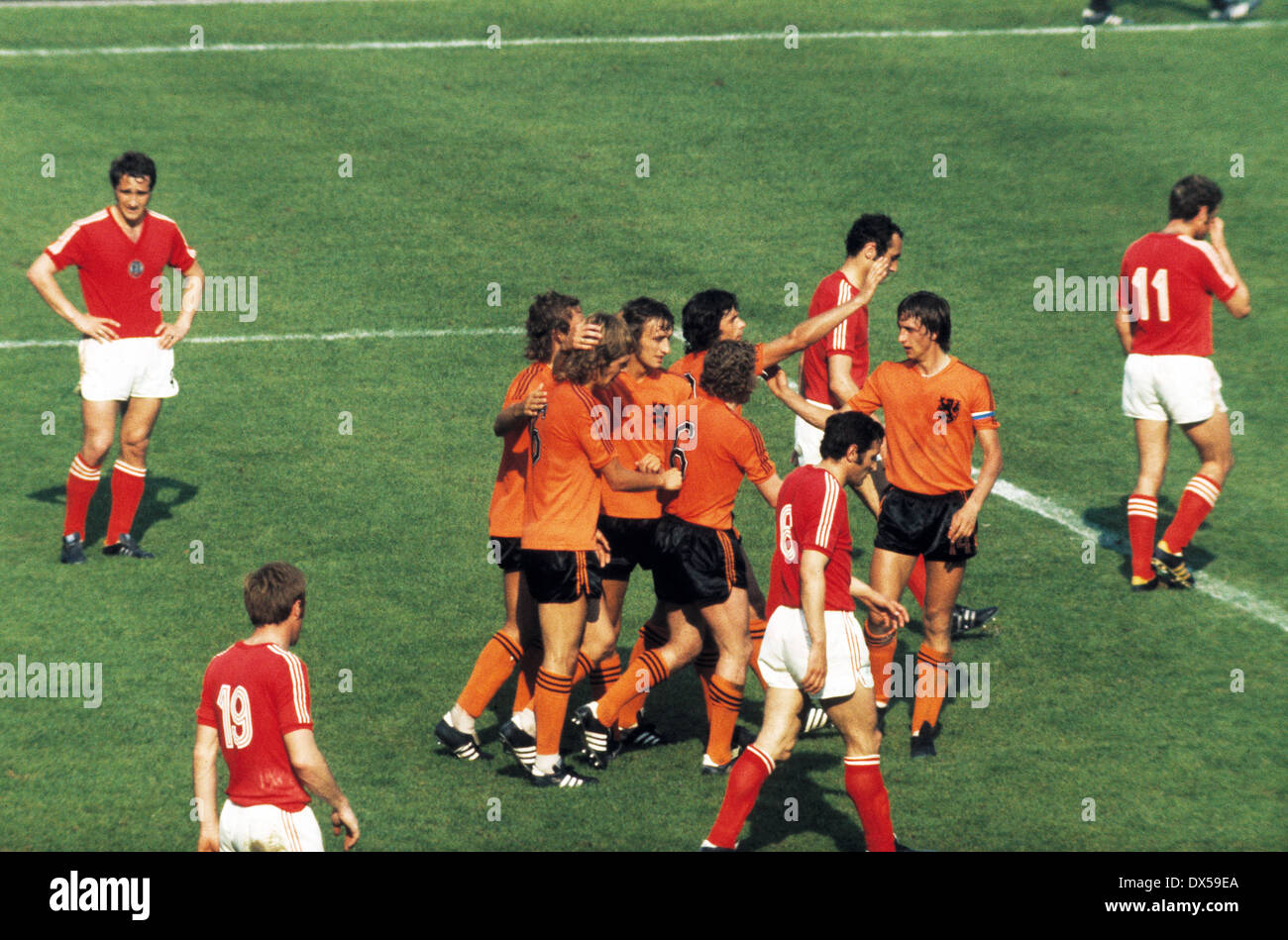 Fußball, WM, 1974, 1. Finalrunde, Gruppe III, Westfalenstadion Dortmund, Deutschland vs. Niederlande 1:4, Torjubel der Niederlande Spieler, 2.f.r Johan Cruyff. Stockfoto