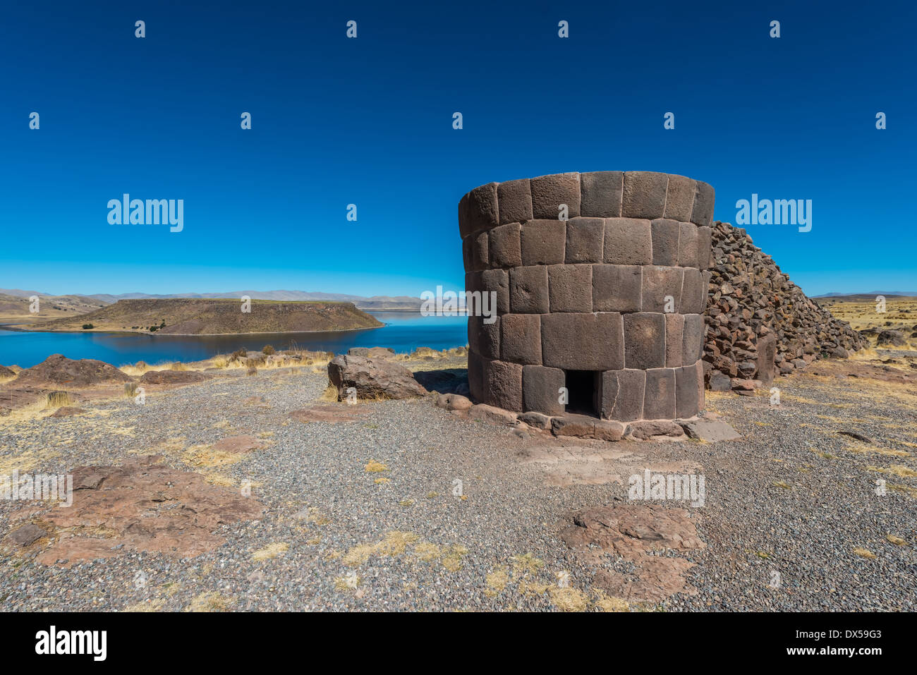 Silustani-Gräber in den peruanischen Anden in Peru Puno Stockfoto