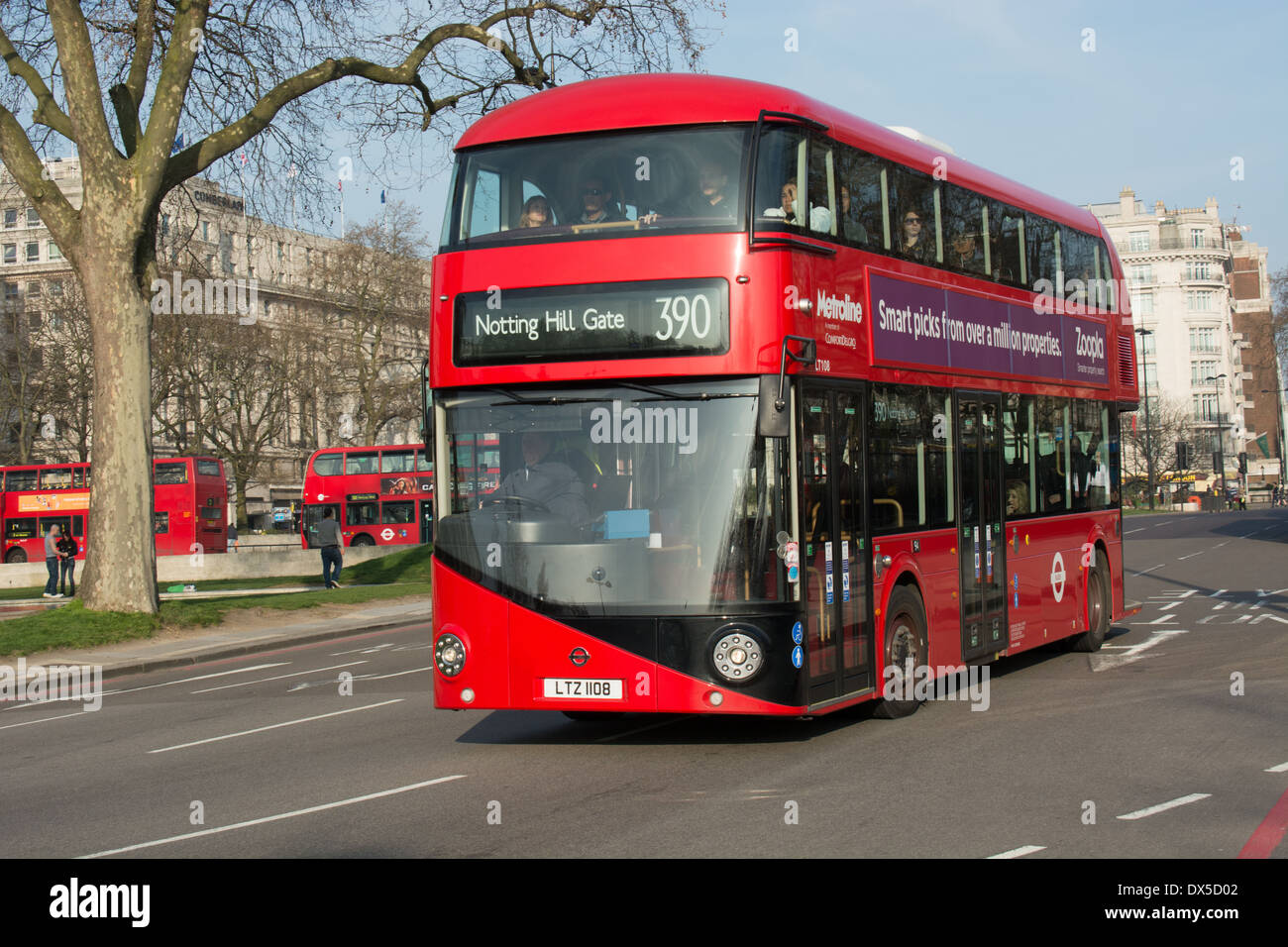 Eine neue Routemaster bereist Marble Arch in Richtung Notting Hill Gate unterwegs 390. Stockfoto