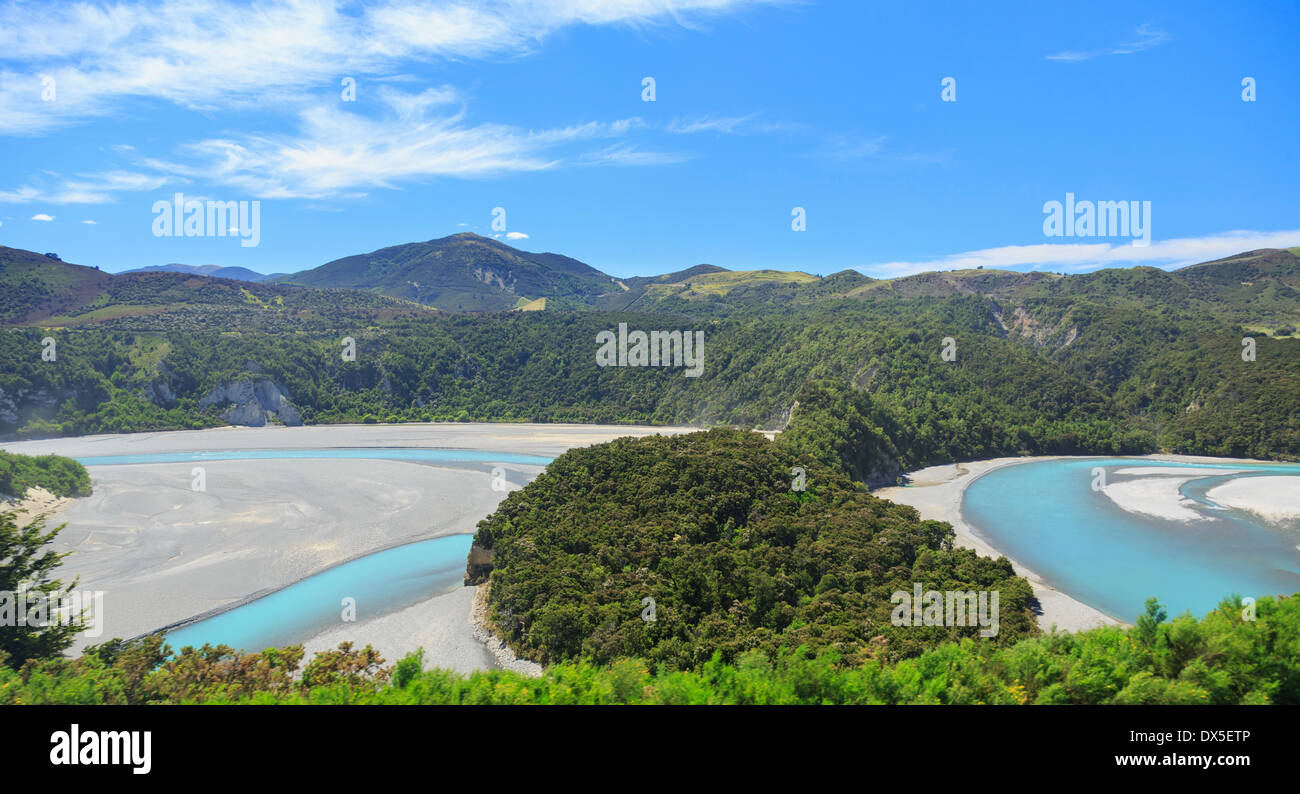 Blick auf die Landschaft Neuseelands - Waimakariri River Gorge, South Island, durch Arthurs Pass National Park Stockfoto