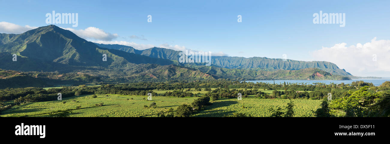 Hanalei Bay auf Kauai mit der Na Pali-Bergkette in den Hintergrund, Hawaii, USA Stockfoto