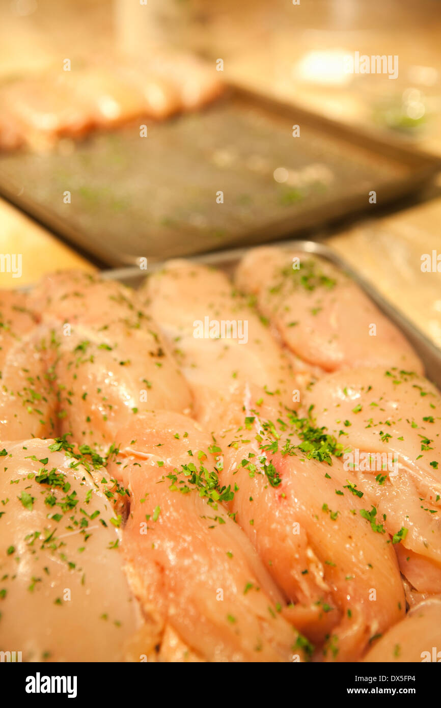 Rohe, gewürzte Huhn bereit, Kochen, Nahaufnahme Stockfoto