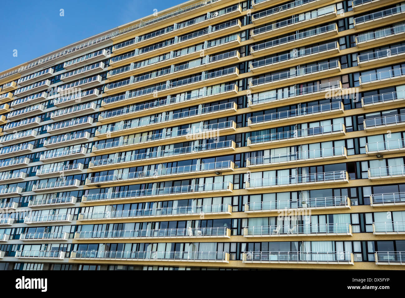 Wohnungen in Wohnblock Stockfoto