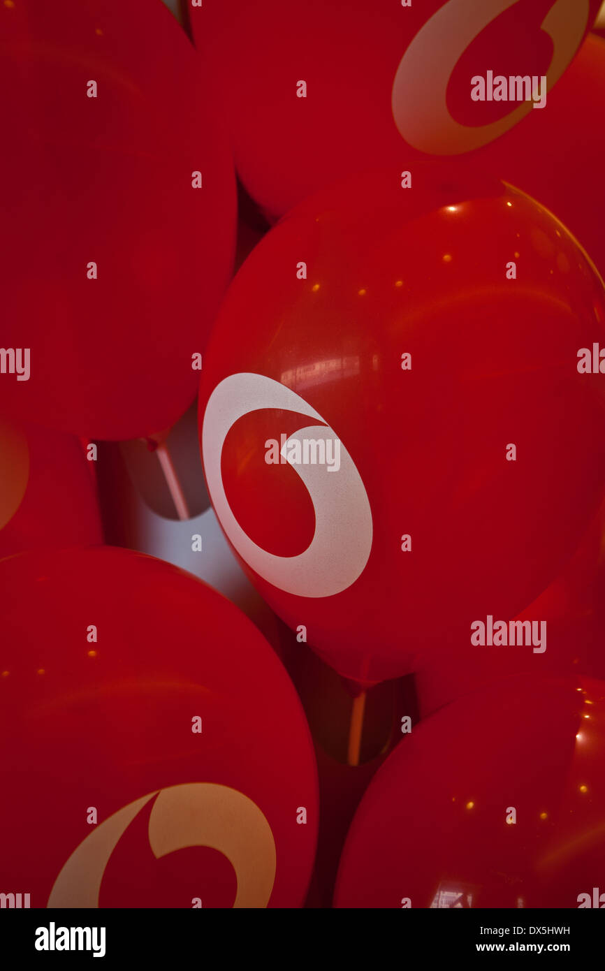 Luftballons rot Vodafone mit Vodafone Logo drauf Stockfoto
