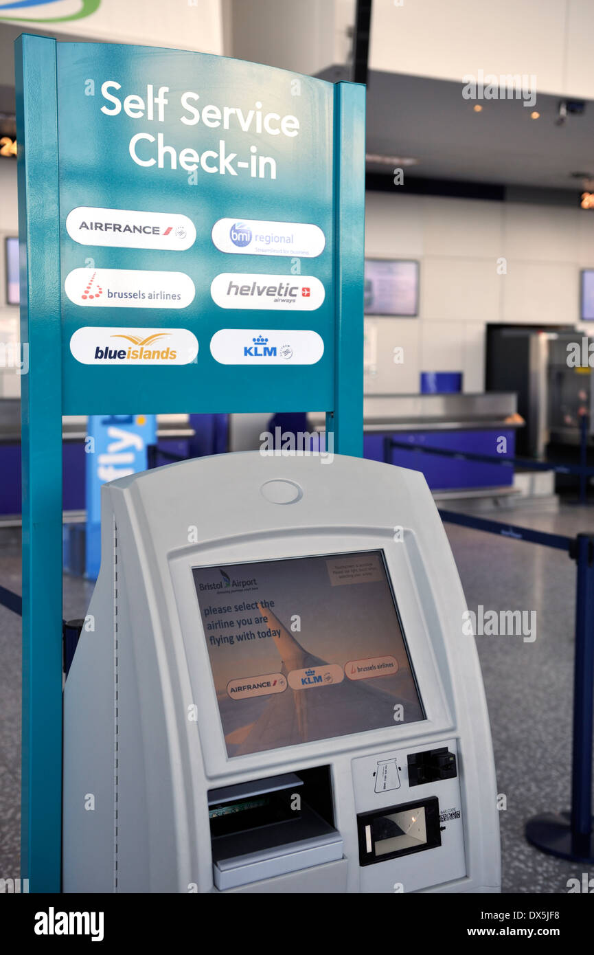Self-Service Check-in am Flughafen Stockfoto