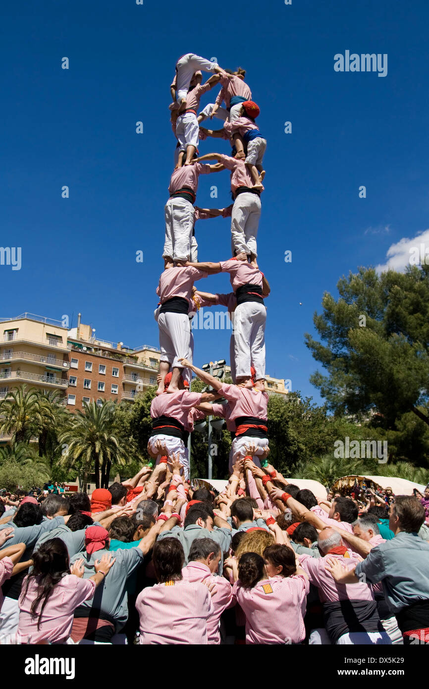 Traditionelle katalanische Menschenpyramide, benannt Castell, am 29. April 2012 in Barcelona, Spanien. Stockfoto