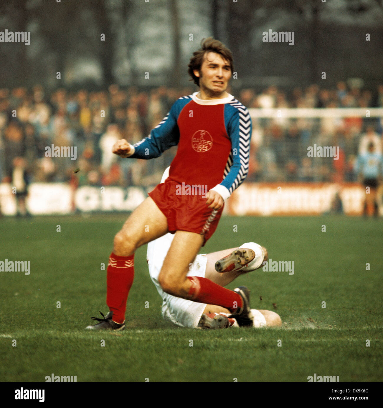 Fußball, Bundesliga, 1975/1976, Grotenburg Stadion, FC Bayer 05 Uerdingen vs. Fortuna Düsseldorf 2:0, Szene des Spiels, Edmund Stieber (05) Stockfoto