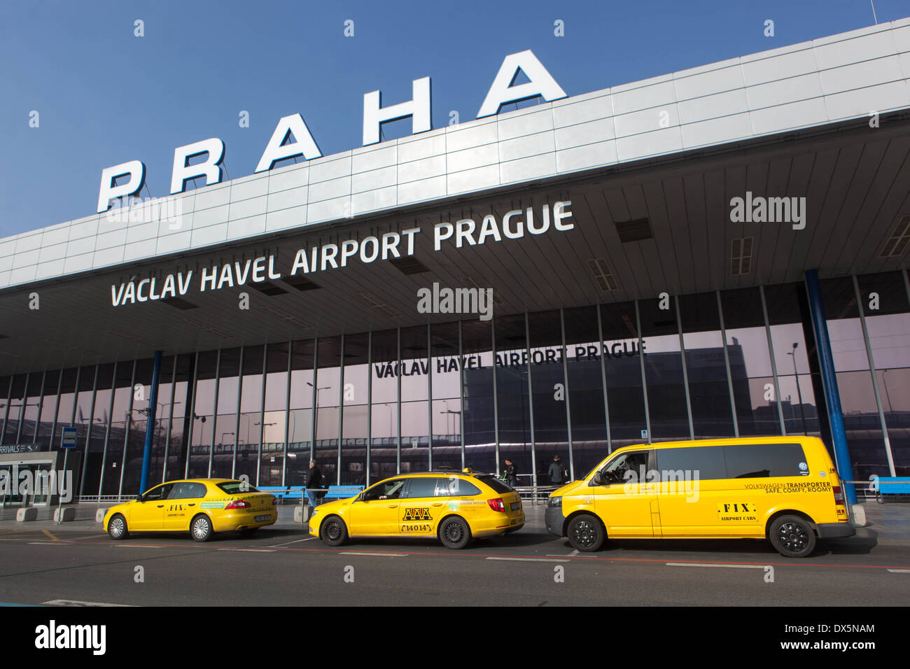 Taxi, Taxi, Auto auf Flughafen, Ruzyne, Prag, Tschechische Republik Flughafen Stockfoto