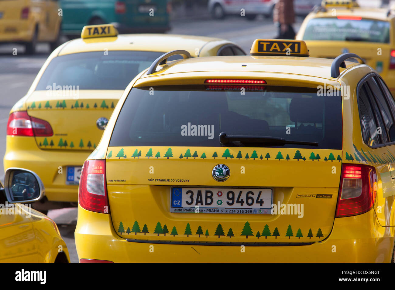 Taxi, Taxi, Auto am Flughafen Ruzyne, Prag, Tschechische Republik Stockfoto