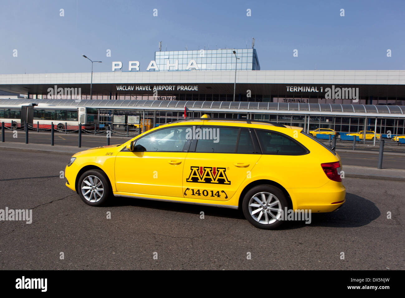 Taxi, Taxi, Auto am Flughafen Ruzyne, Prag, Tschechische Republik Stockfoto