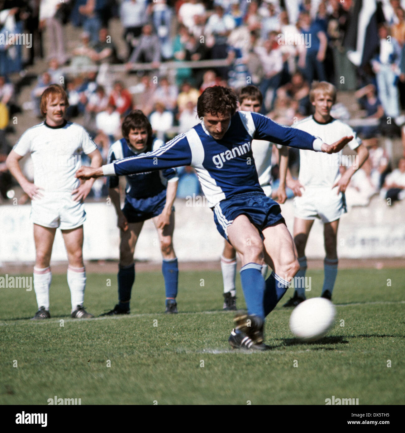 2 bundesliga nord 1977 Fotos und Bildmaterial in hoher Auflösung Alamy