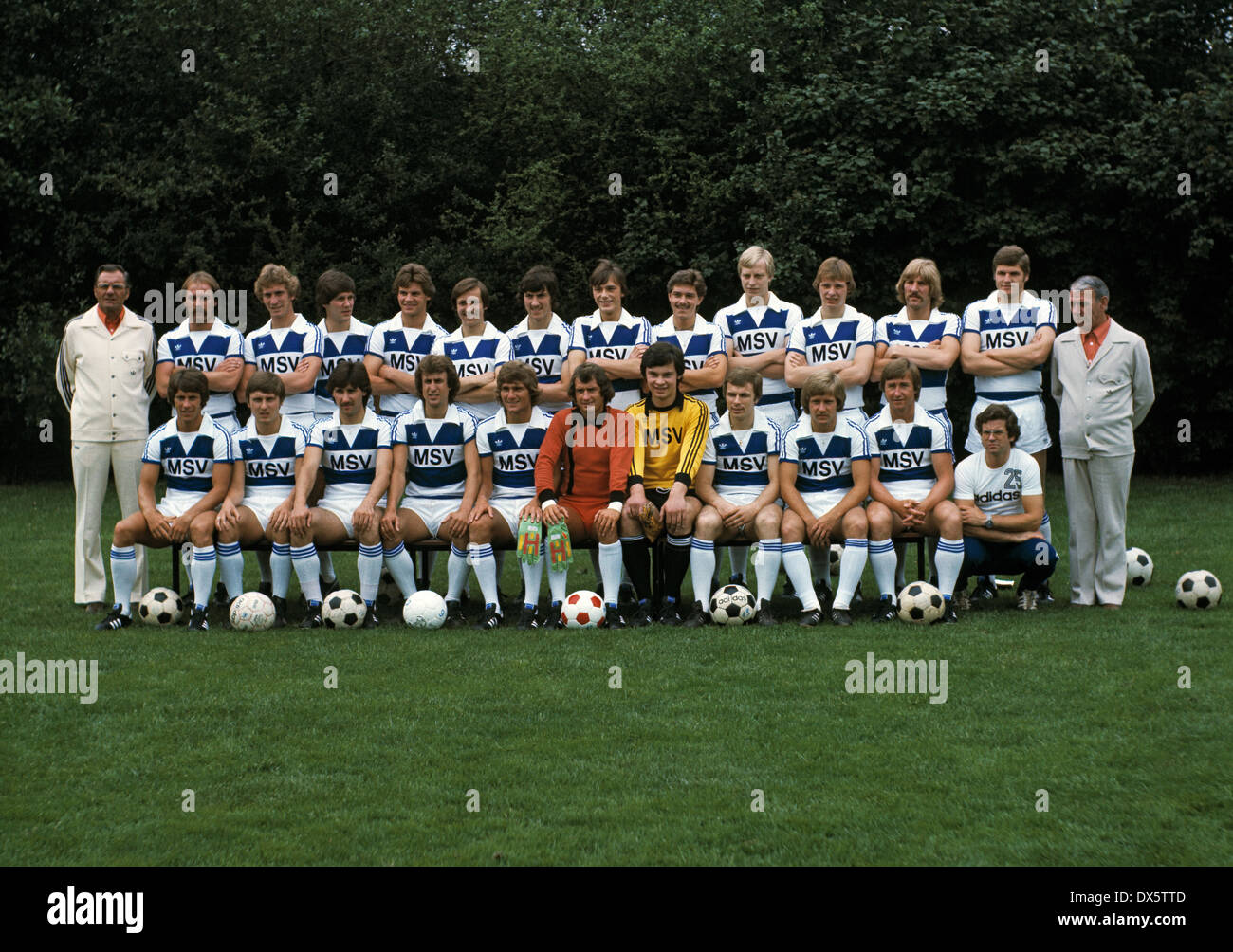 Fußball, Bundesliga, 1977/1978, MSV Duisburg, Team-Präsentation, team Schuss hinter v.l.n.r. Trainer Otto Knefler, Rudolf Seliger, Dietmar Jakobs, Klaus Bruckmann, Norbert Fruck, Peter Fenten, Michael Brocker, Werner Buttgereit, Juergen Suchanek, Norbert St Stockfoto