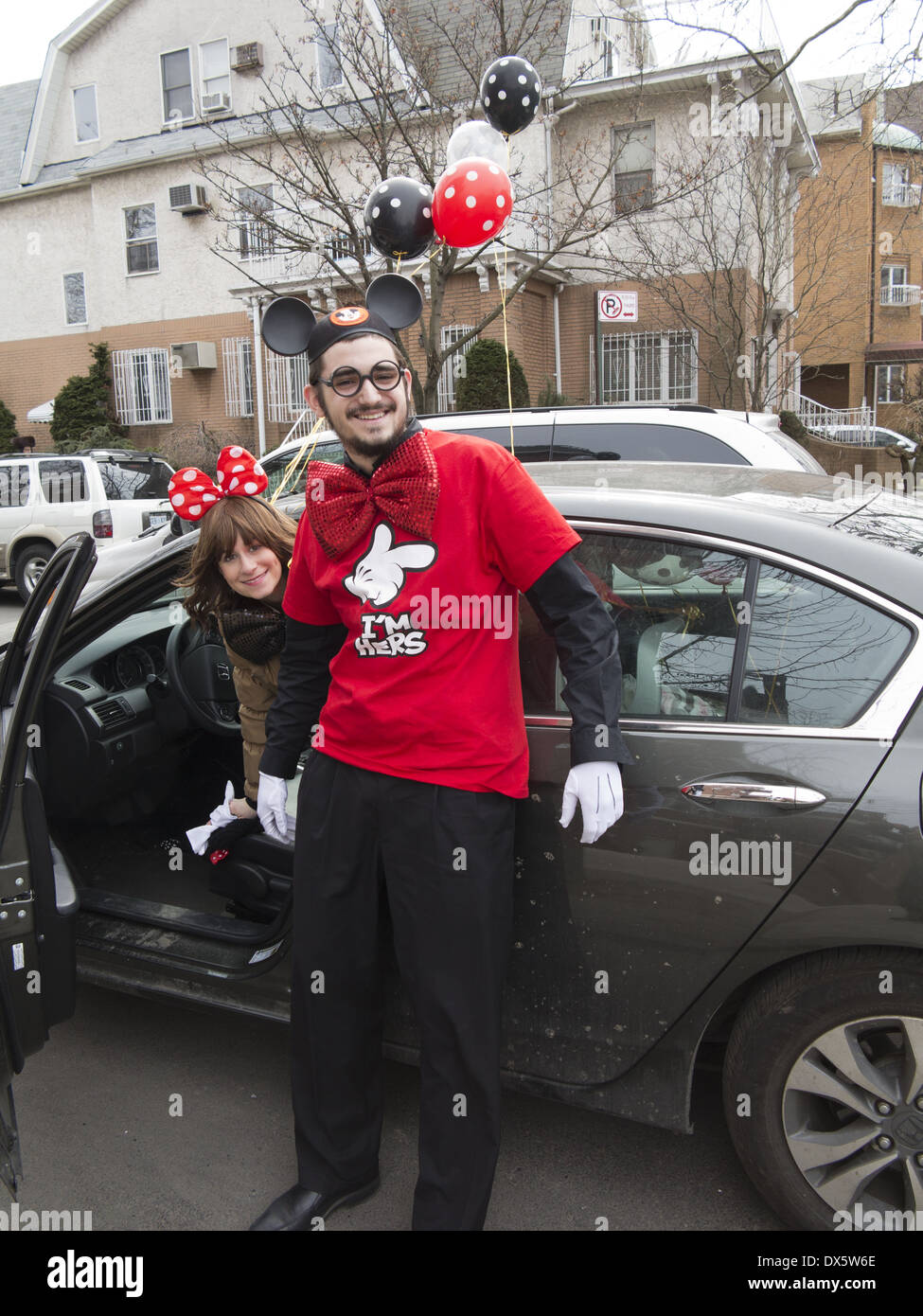 Religiöse Juden feiern das Fest des Purim im Abschnitt Borough Park von Brooklyn. Stockfoto