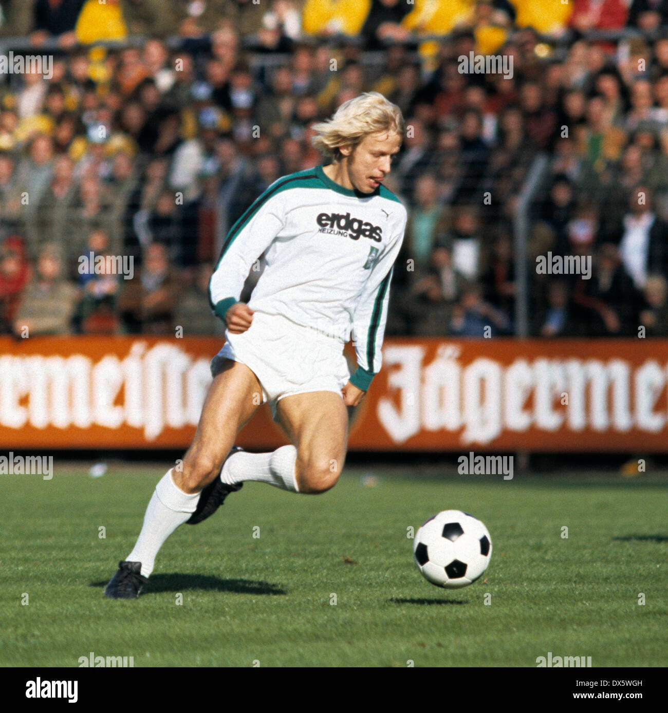 Fußball, Bundesliga, 1977/1978, Stadion bin Boekelberg, Borussia Moenchengladbach im Vergleich zu 1. FC Köln 2:5, Szene des Spiels, Kalle Del Haye (MG) in Ballbesitz Stockfoto