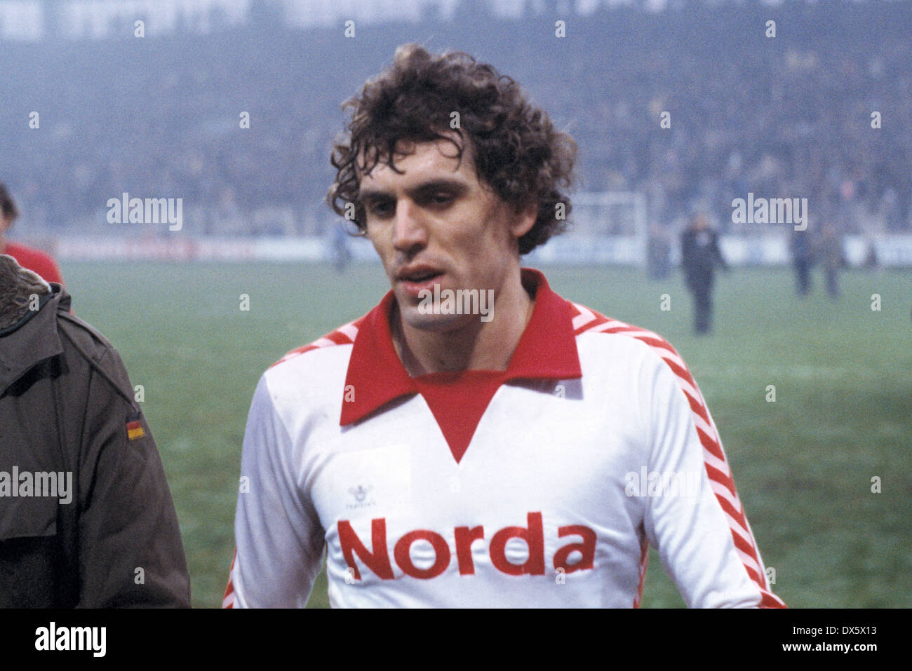 Fußball, Bundesliga, 1977/1978, Stadion der Castroper Straße, VfL Bochum vs. SV Werder Bremen 2:0, Halbzeit-Pause verlassen, Norbert Siegmann (Werder) Stockfoto