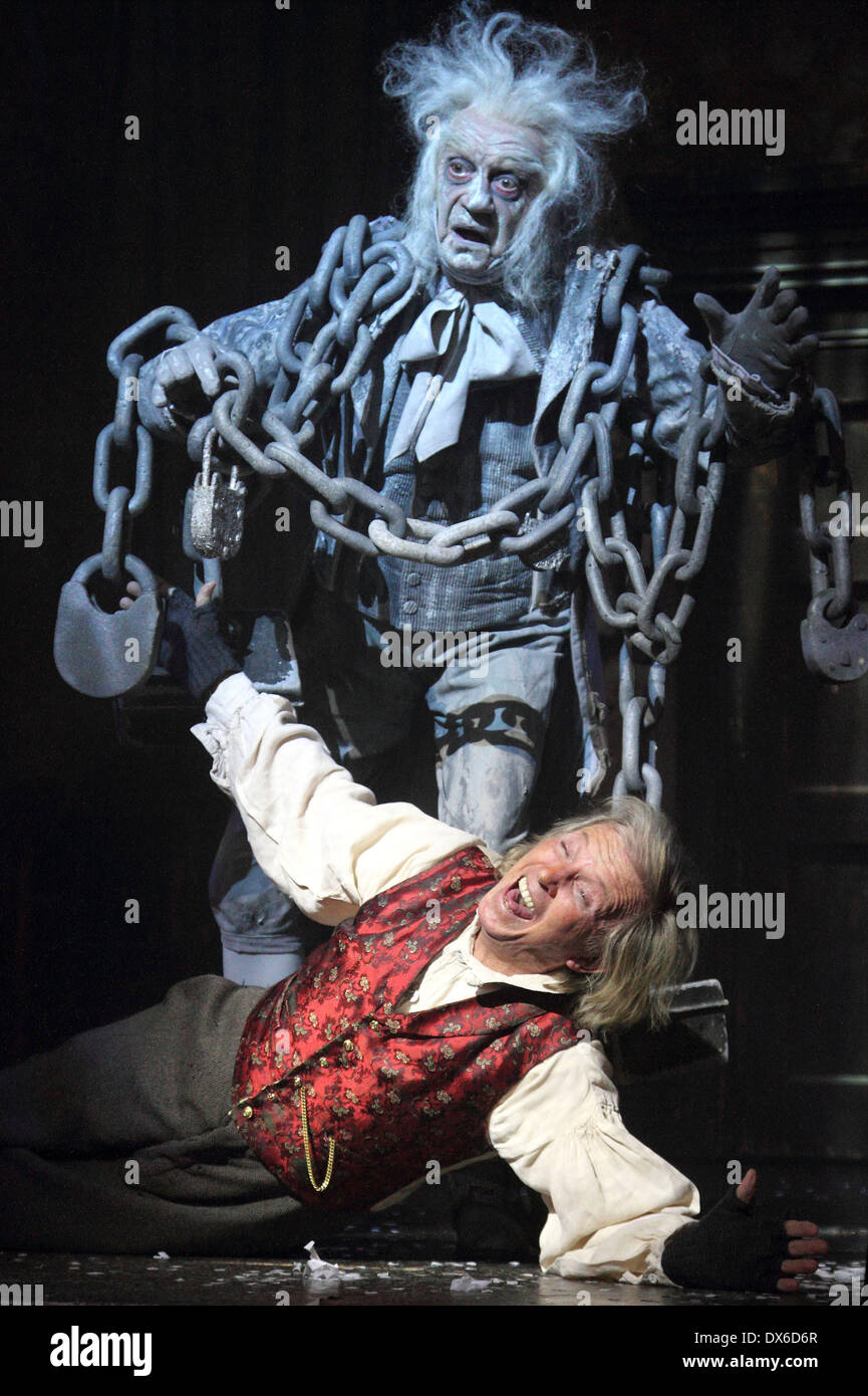 Tommy Steele Sterne in der Titelrolle von "Scrooge" in der allseits beliebten festlichen Produktion, statt an der London Palladium London, England - 31.10.12 Featuring: Tommy Steele wo: London, UK, Vereinigtes Königreich bei: 31. Oktober 2012 Stockfoto