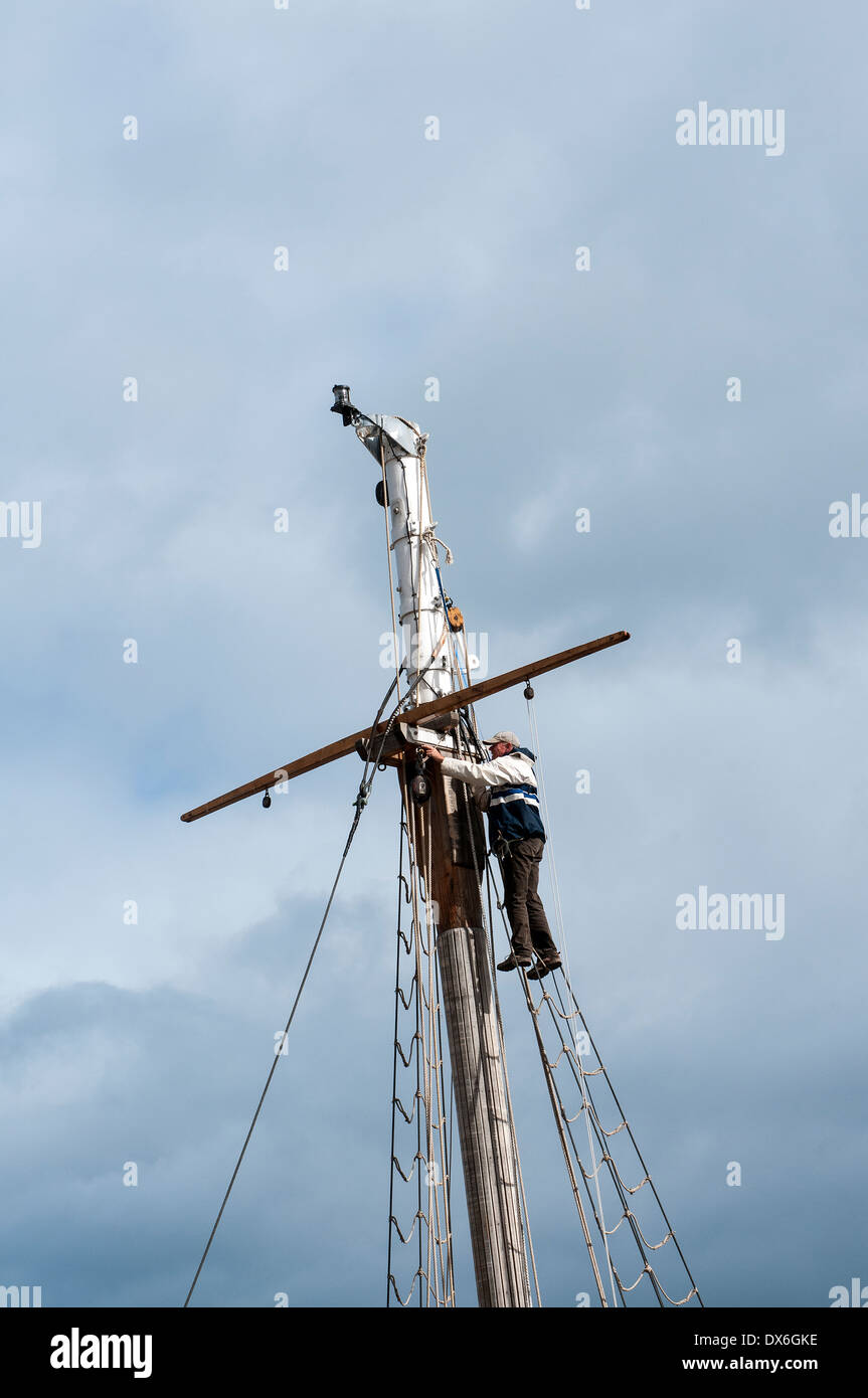 Matrose auf den mast Fotos und Bildmaterial in hoher Auflösung Alamy