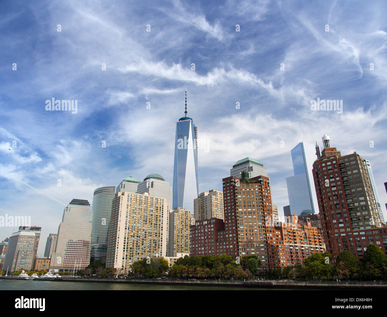 Skyline von Midtown Manhattan angesehen von der touristischen Fähre, New York Stockfoto