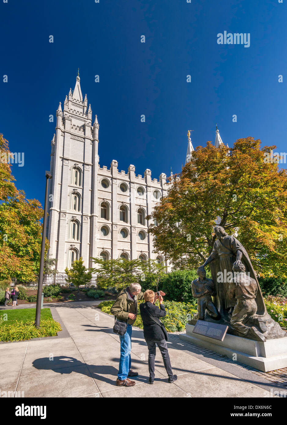 Wiederherstellung des Aaronischen Priestertums Statue, Avard Fairbanks, Salt-Lake-Tempel, Tempelplatz, Salt Lake City, Utah, USA Stockfoto