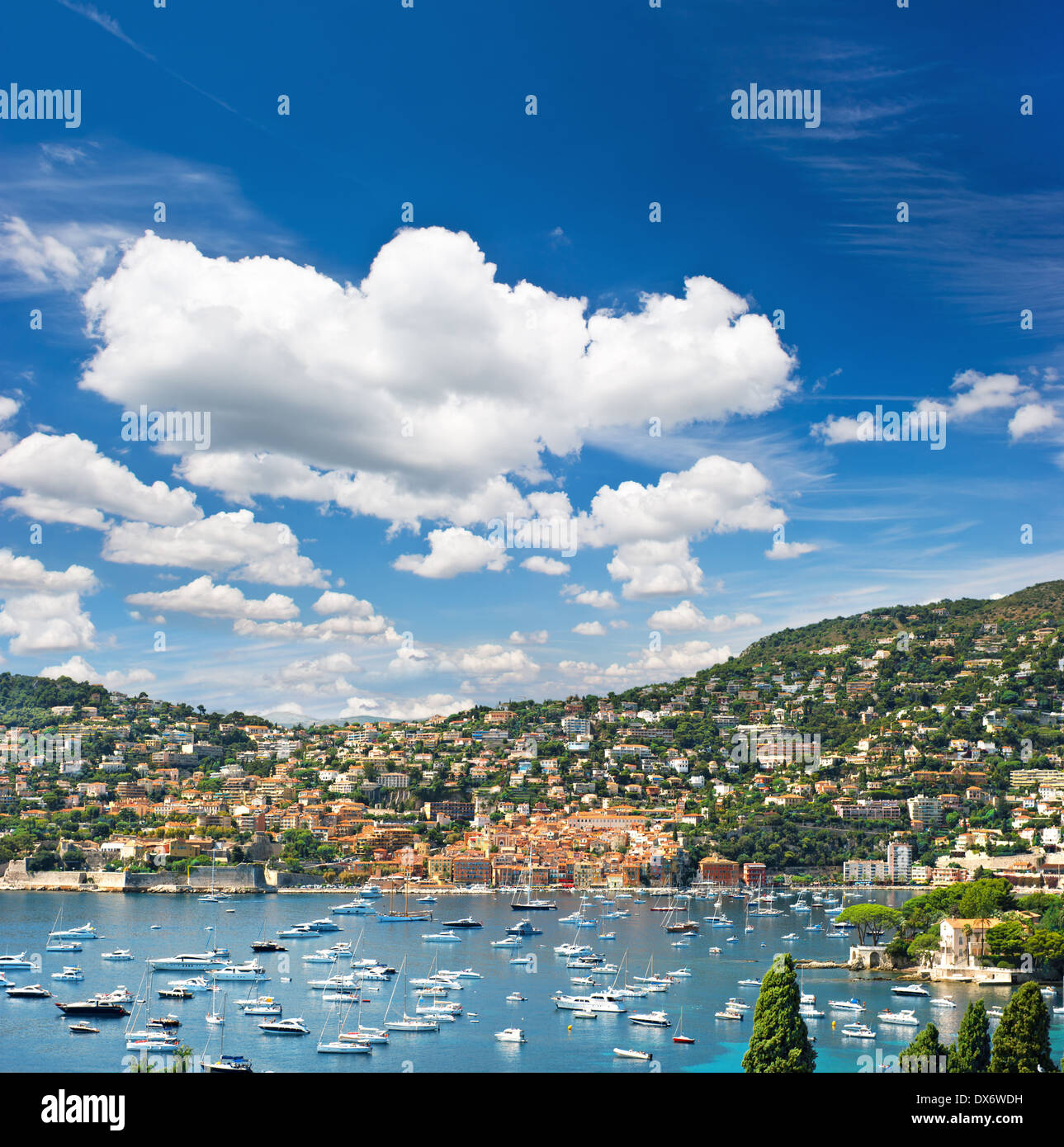 Blick auf Luxus-Resort und Bucht der Cote d ' Azur. Villefranche, Nizza und Monaco, Cote d ' Azur, Mittelmeer Stockfoto