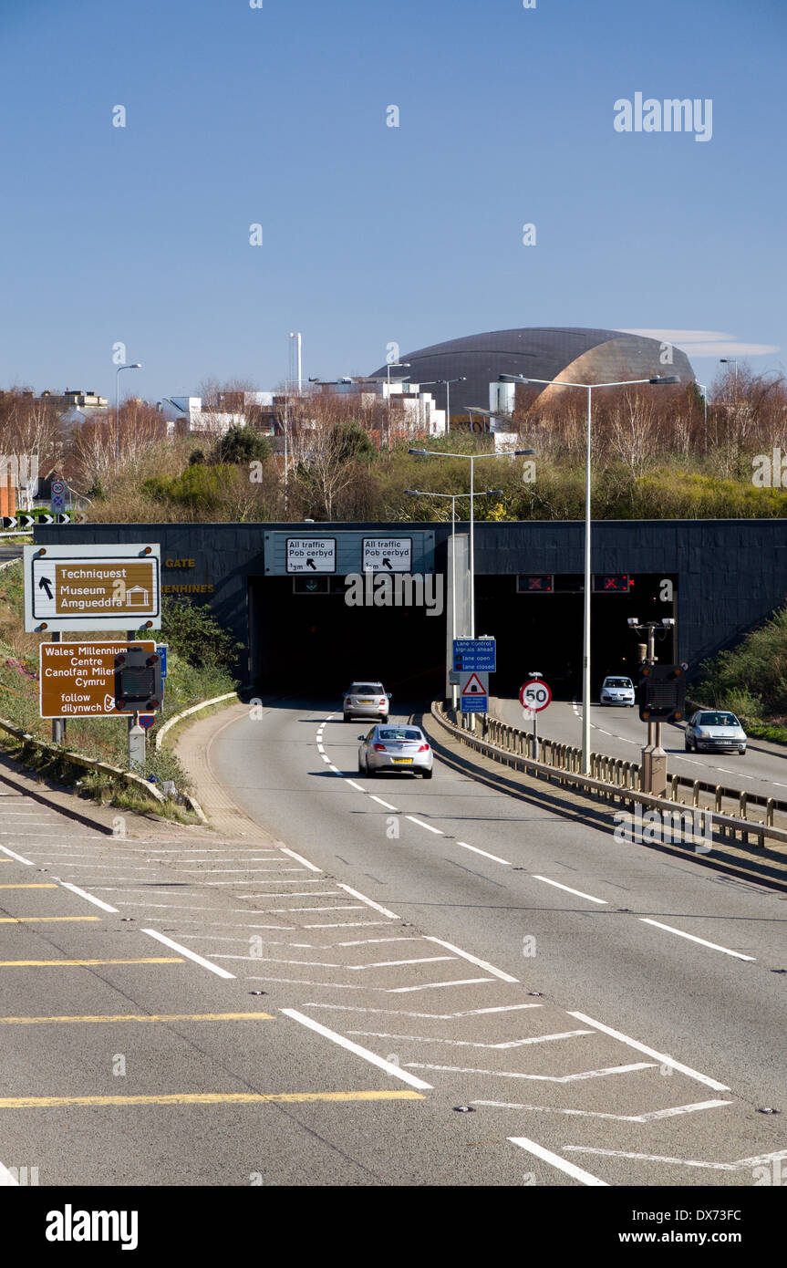 Queens Gate Tunnel tragen die Bute Verbindungsstraße (A4232) unter Butetown, Cardiff, Wales. Stockfoto