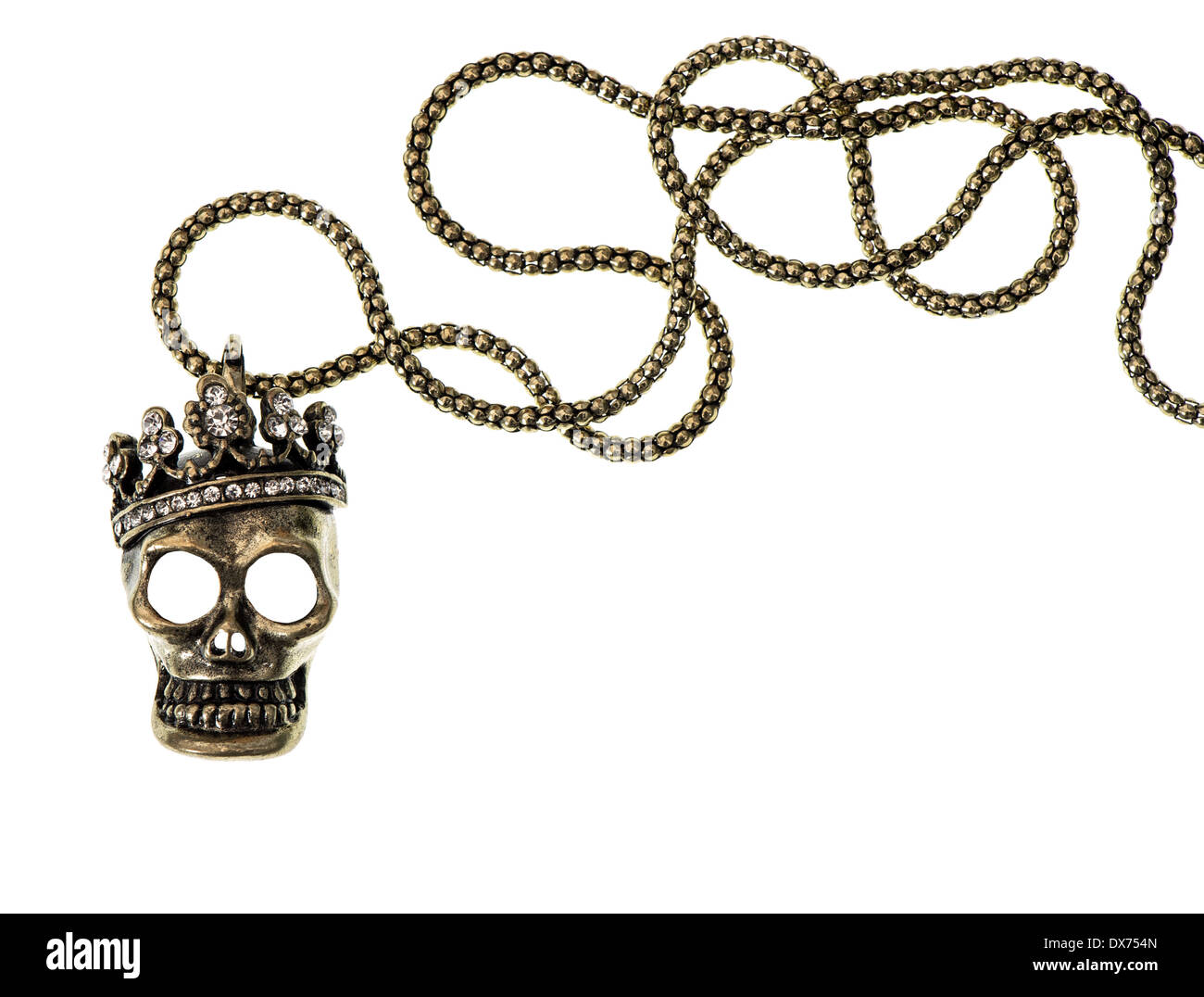 Queen- oder King-Size Totenkopf mit Krone isoliert auf weißem Hintergrund. Halloween Zubehör Stockfoto