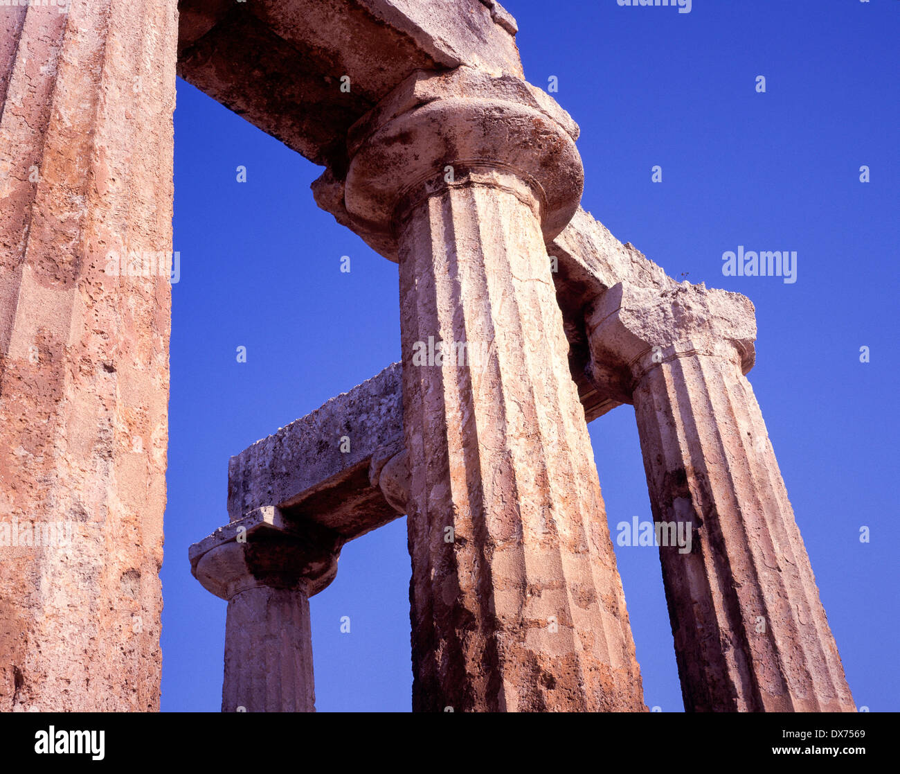 Der Tempel des Apollo im antiken Korinth Corinthia Peloponnes Griechenland Stockfoto