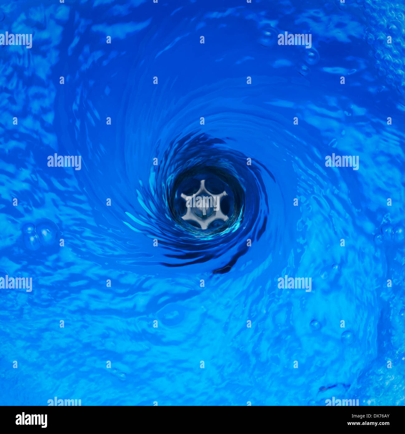 Stecker Loch Wasser mit Vortex-Effekt Stockfoto