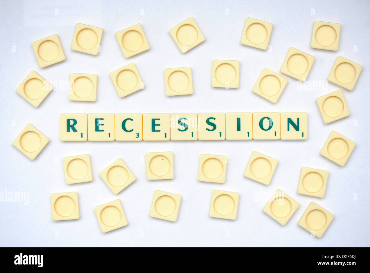 Scrabble Fliesen, die Rezession zu lesen Stockfoto