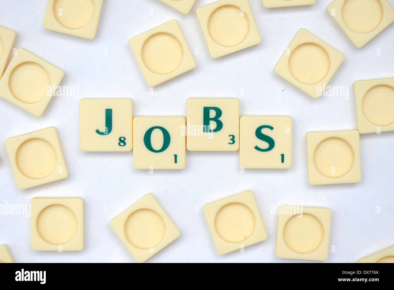 Scrabble Fliesen, die Arbeitsplätze buchstabieren. Stockfoto