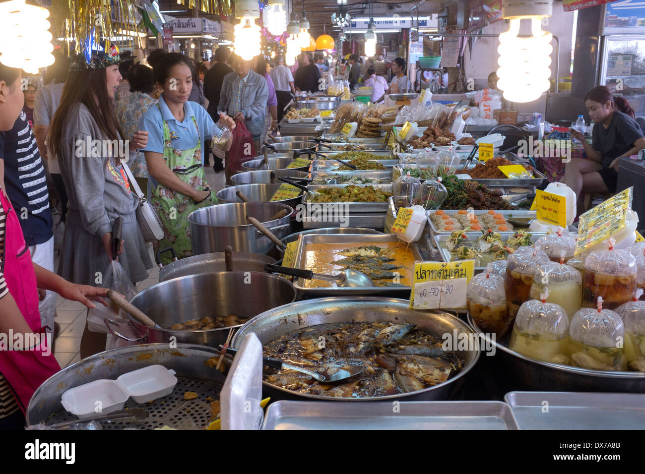 Gekochtes Essensstände auf oder Tor Kor Markt Bangkok Stockfoto