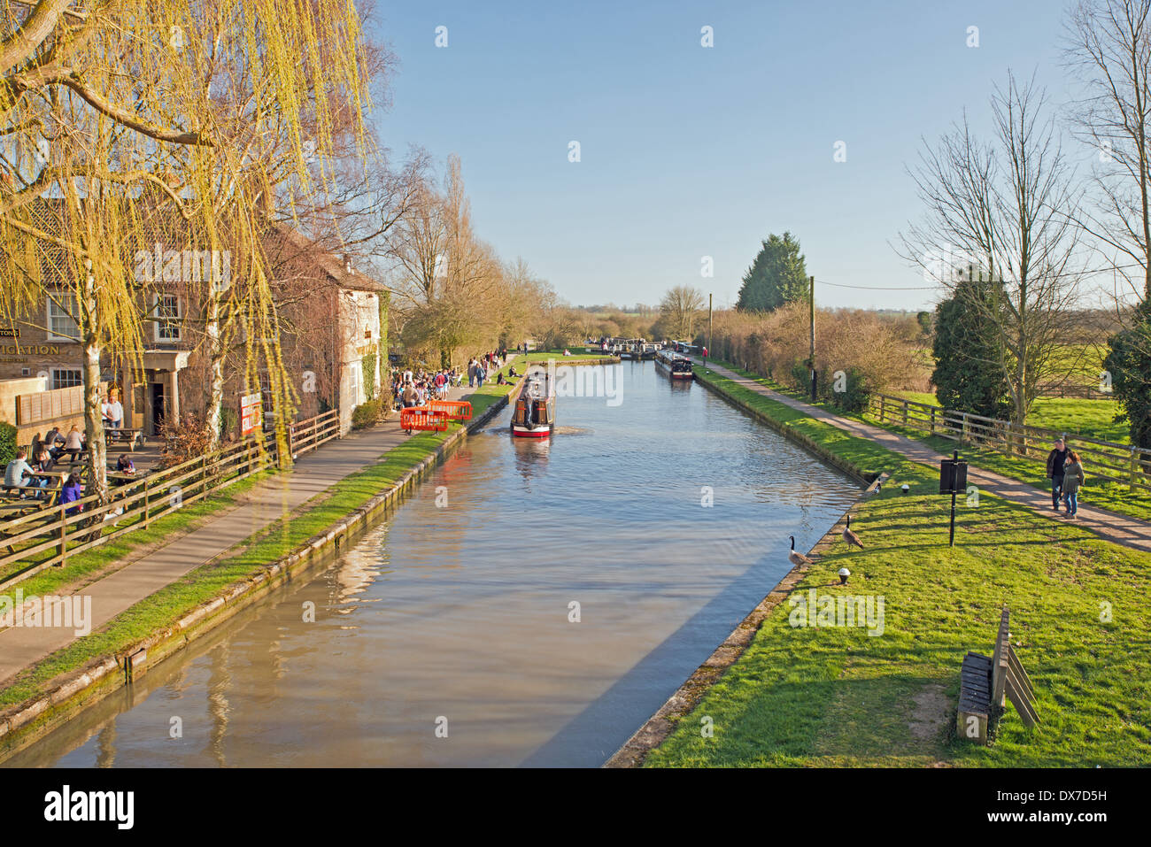 Schmale Boot am Grand Union Canal bei Stoke Bruerne Northamptonshire Stockfoto