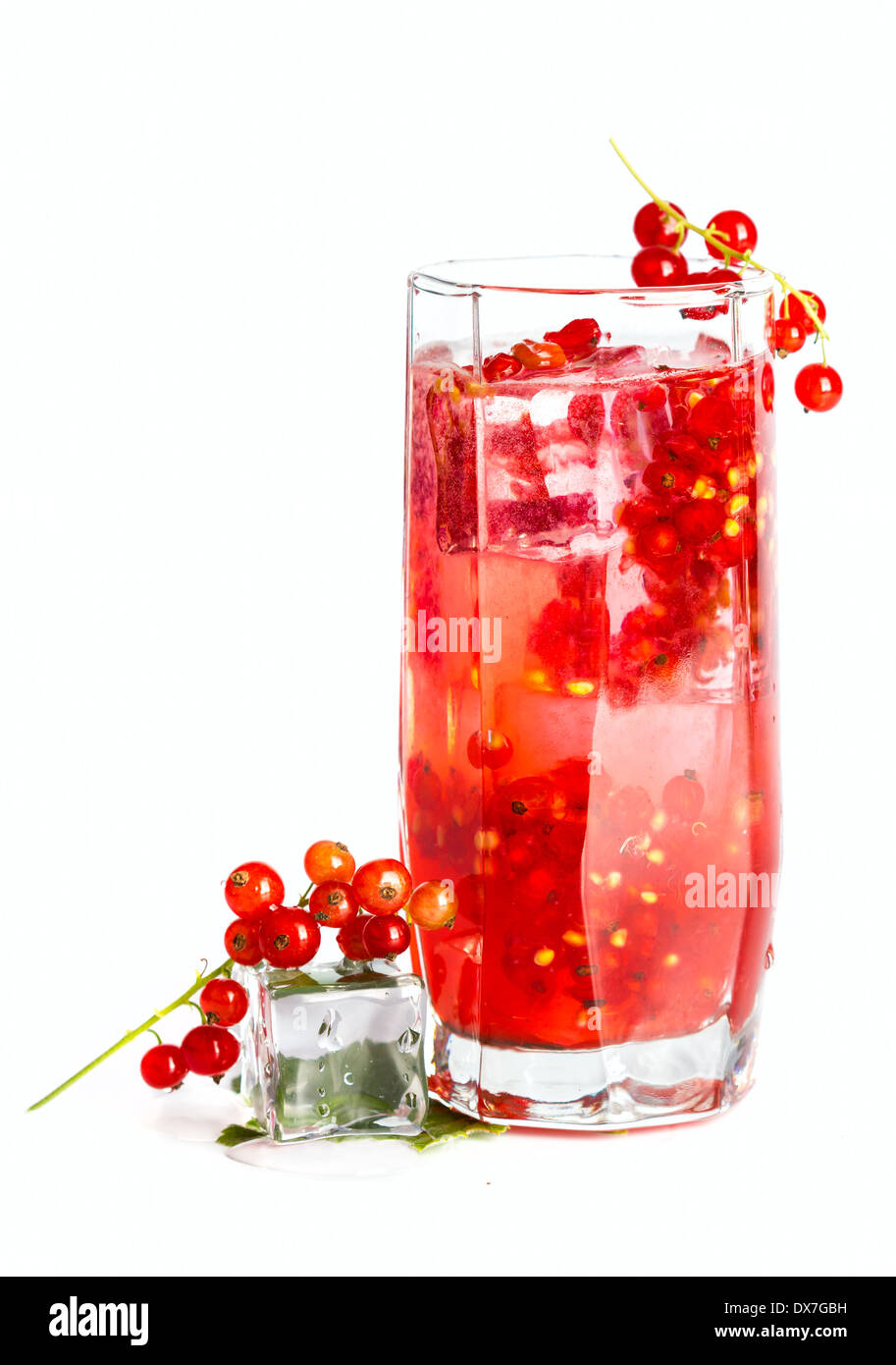 Rotes aktuelle Getränk auf weiß Stockfoto